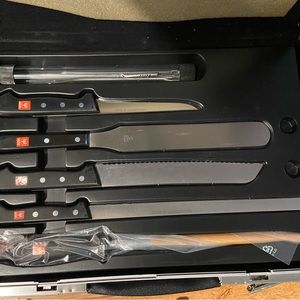 Knife set. 1 missing